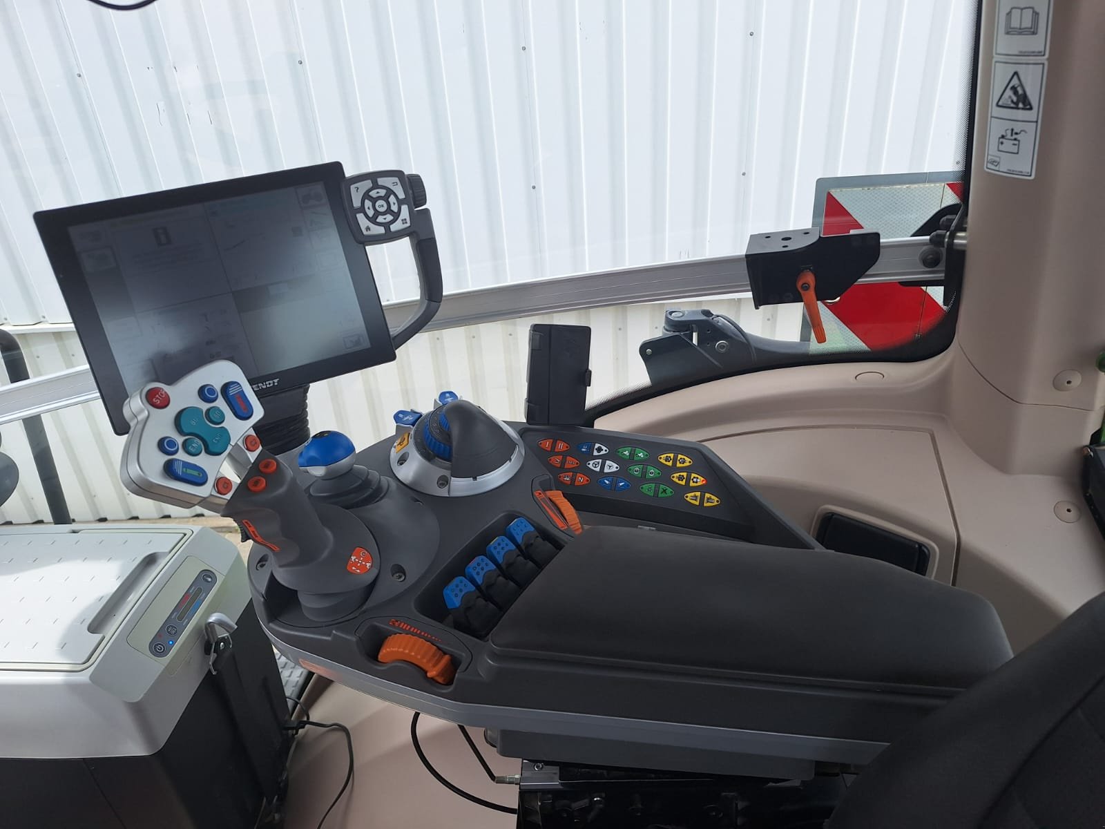 Traktor tipa Fendt 828 Vario S4 Profi+, Gebrauchtmaschine u Holle- Grasdorf (Slika 17)