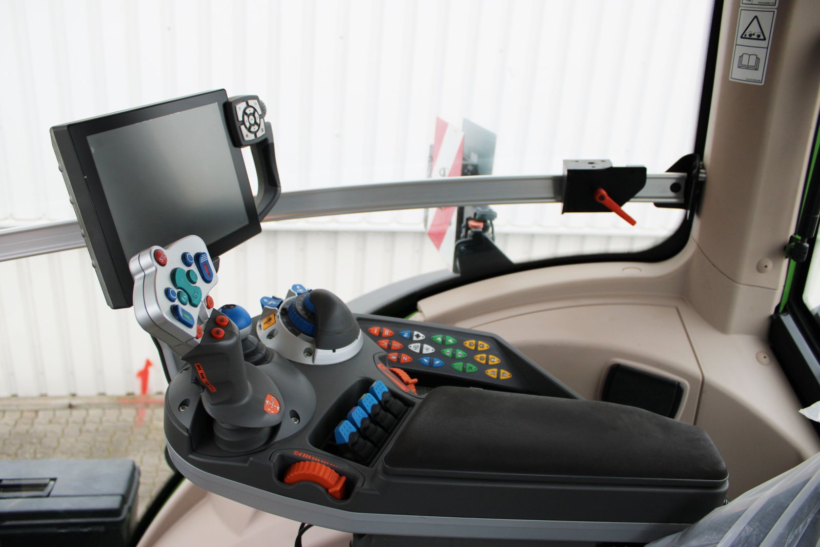 Traktor van het type Fendt 828 Vario S4 Profi+, Gebrauchtmaschine in Holle- Grasdorf (Foto 15)