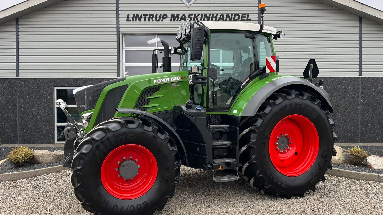 Traktor des Typs Fendt 828 Vario S4 Profi Plus Med frontlift, Gebrauchtmaschine in Lintrup (Bild 1)