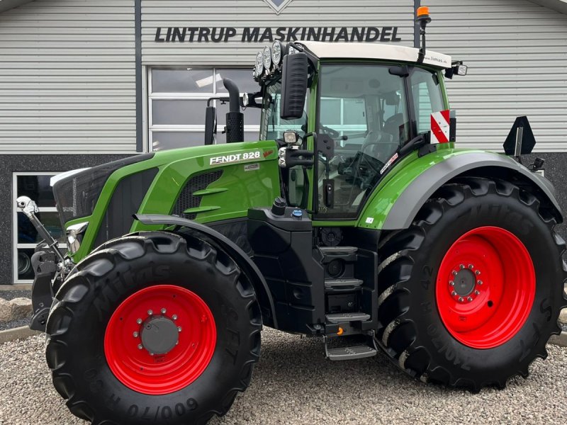 Traktor des Typs Fendt 828 Vario S4 Profi Plus Med frontlift, Gebrauchtmaschine in Lintrup