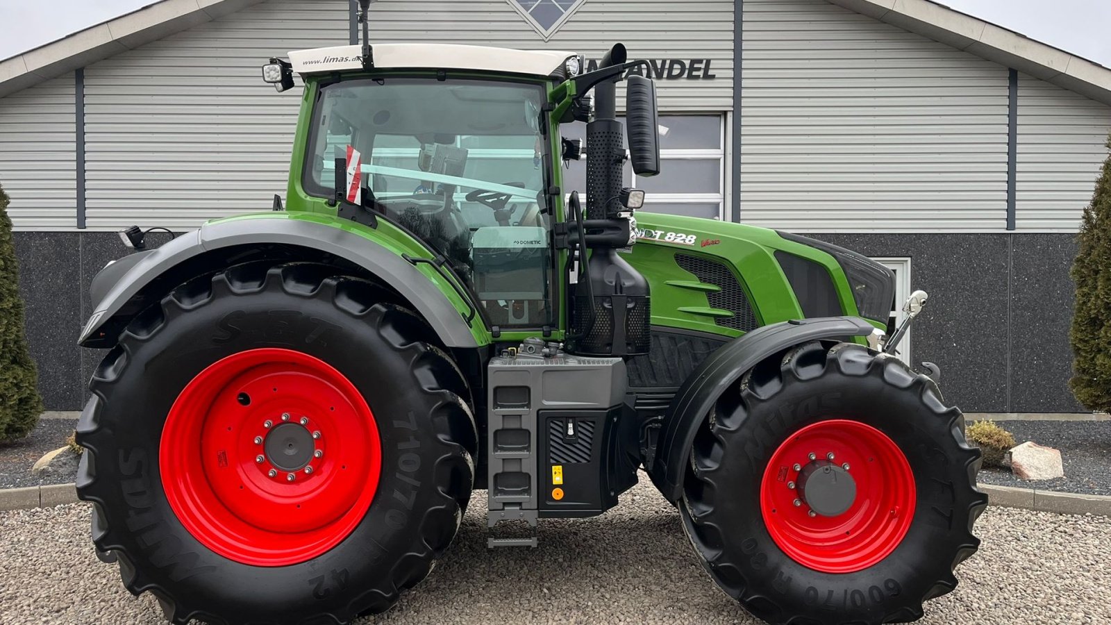 Traktor des Typs Fendt 828 Vario S4 Profi Plus Med frontlift, Gebrauchtmaschine in Lintrup (Bild 17)