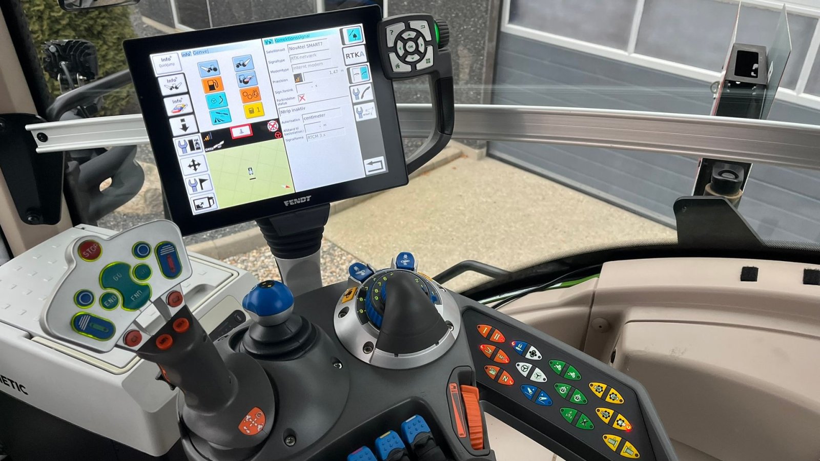 Traktor des Typs Fendt 828 Vario S4 Profi Plus Med frontlift, Gebrauchtmaschine in Lintrup (Bild 10)