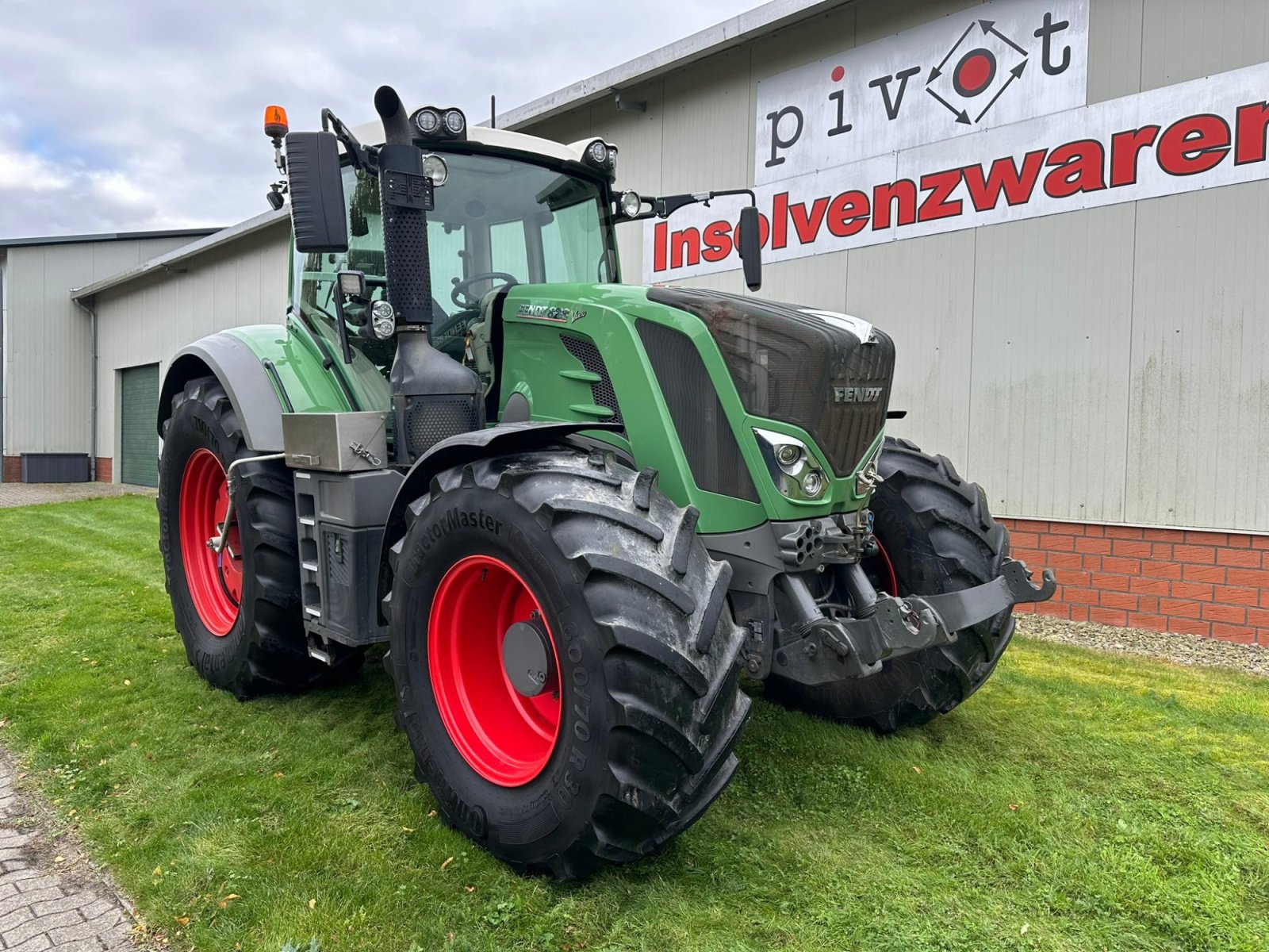 Traktor типа Fendt 828 Vario S4 Profi Plus + Reifendruckregelanlage *HU 07/2026, Gebrauchtmaschine в Wagenfeld (Фотография 3)