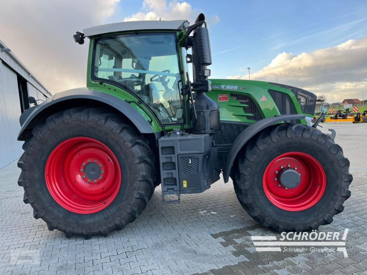 Traktor типа Fendt 828 VARIO S4 PROFI PLUS, Gebrauchtmaschine в Wildeshausen (Фотография 2)