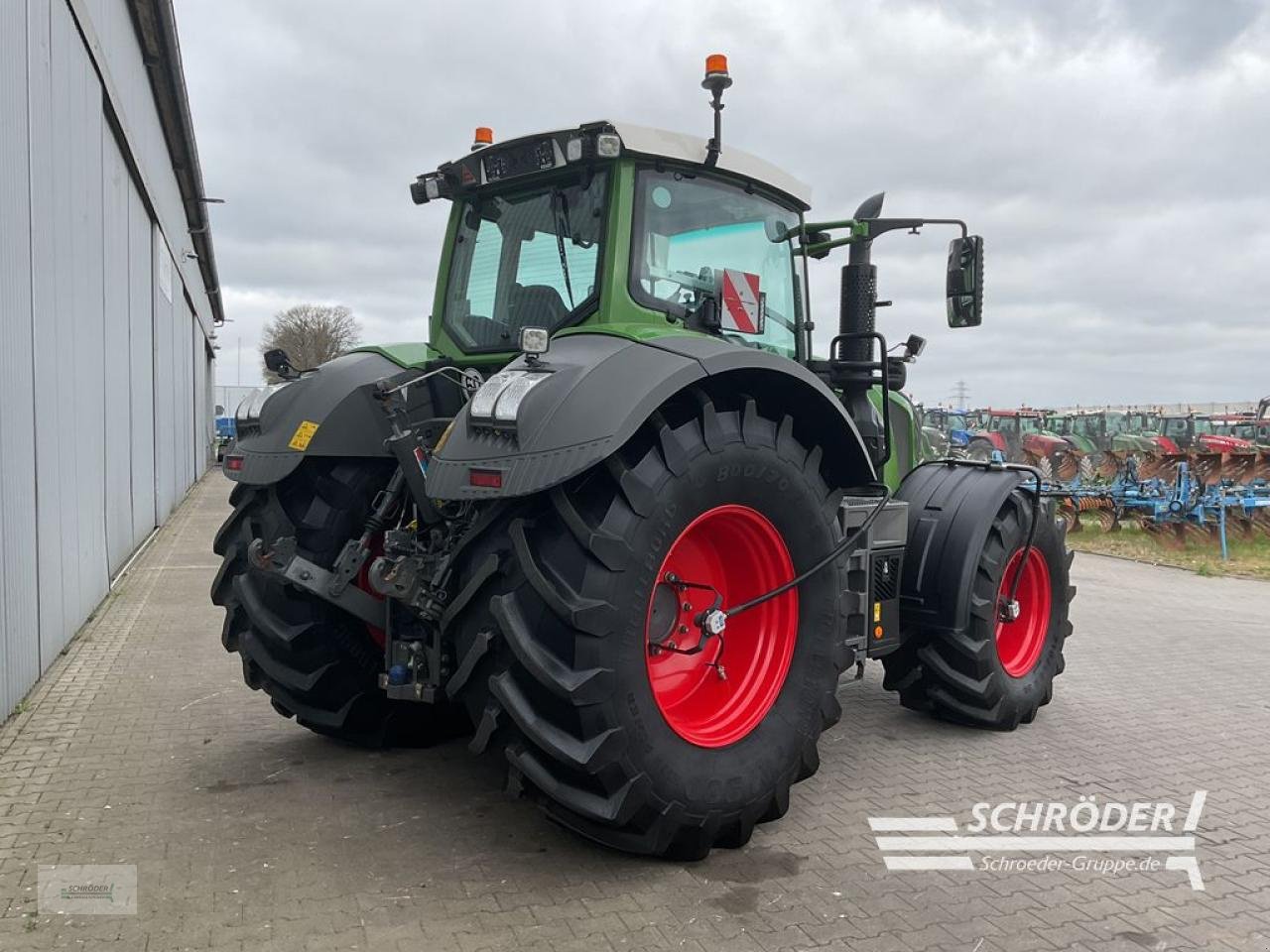 Traktor of the type Fendt 828 VARIO S4 PROFI PLUS, Gebrauchtmaschine in Wildeshausen (Picture 3)