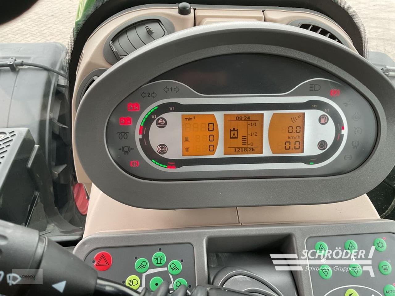 Traktor of the type Fendt 828 VARIO S4 PROFI PLUS, Gebrauchtmaschine in Wildeshausen (Picture 8)