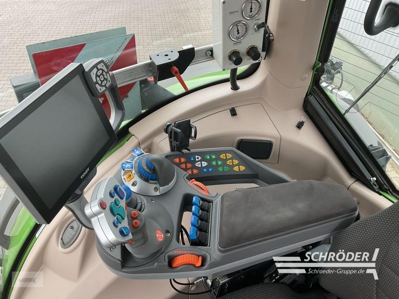 Traktor of the type Fendt 828 VARIO S4 PROFI PLUS, Gebrauchtmaschine in Wildeshausen (Picture 13)