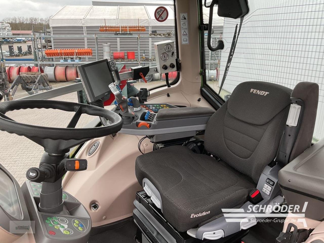 Traktor of the type Fendt 828 VARIO S4 PROFI PLUS, Gebrauchtmaschine in Wildeshausen (Picture 14)