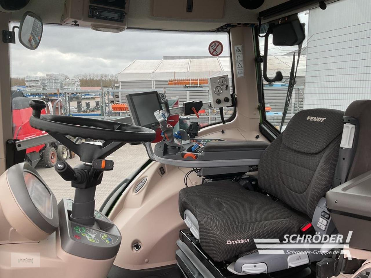 Traktor of the type Fendt 828 VARIO S4 PROFI PLUS, Gebrauchtmaschine in Wildeshausen (Picture 18)