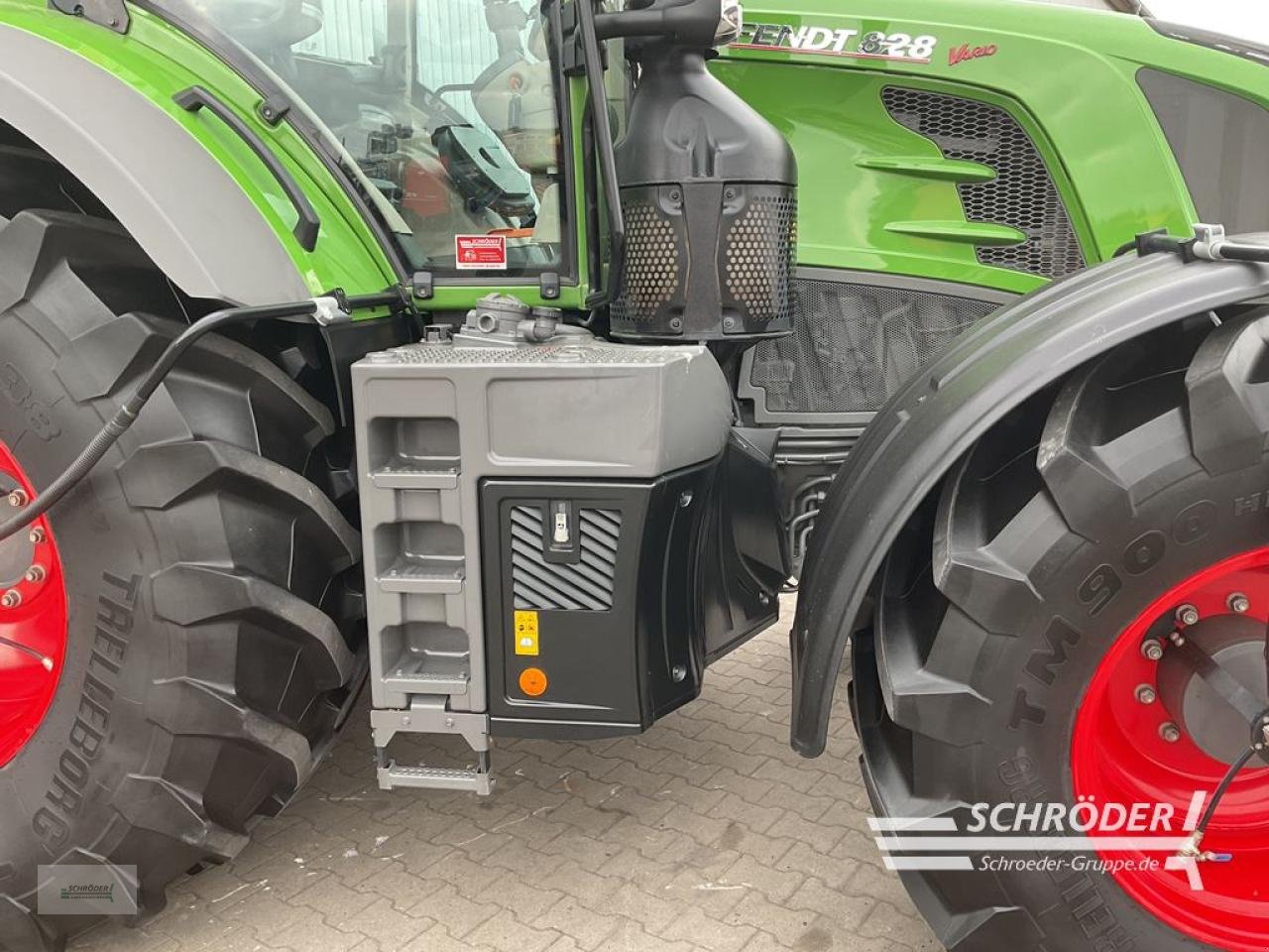 Traktor of the type Fendt 828 VARIO S4 PROFI PLUS, Gebrauchtmaschine in Wildeshausen (Picture 23)