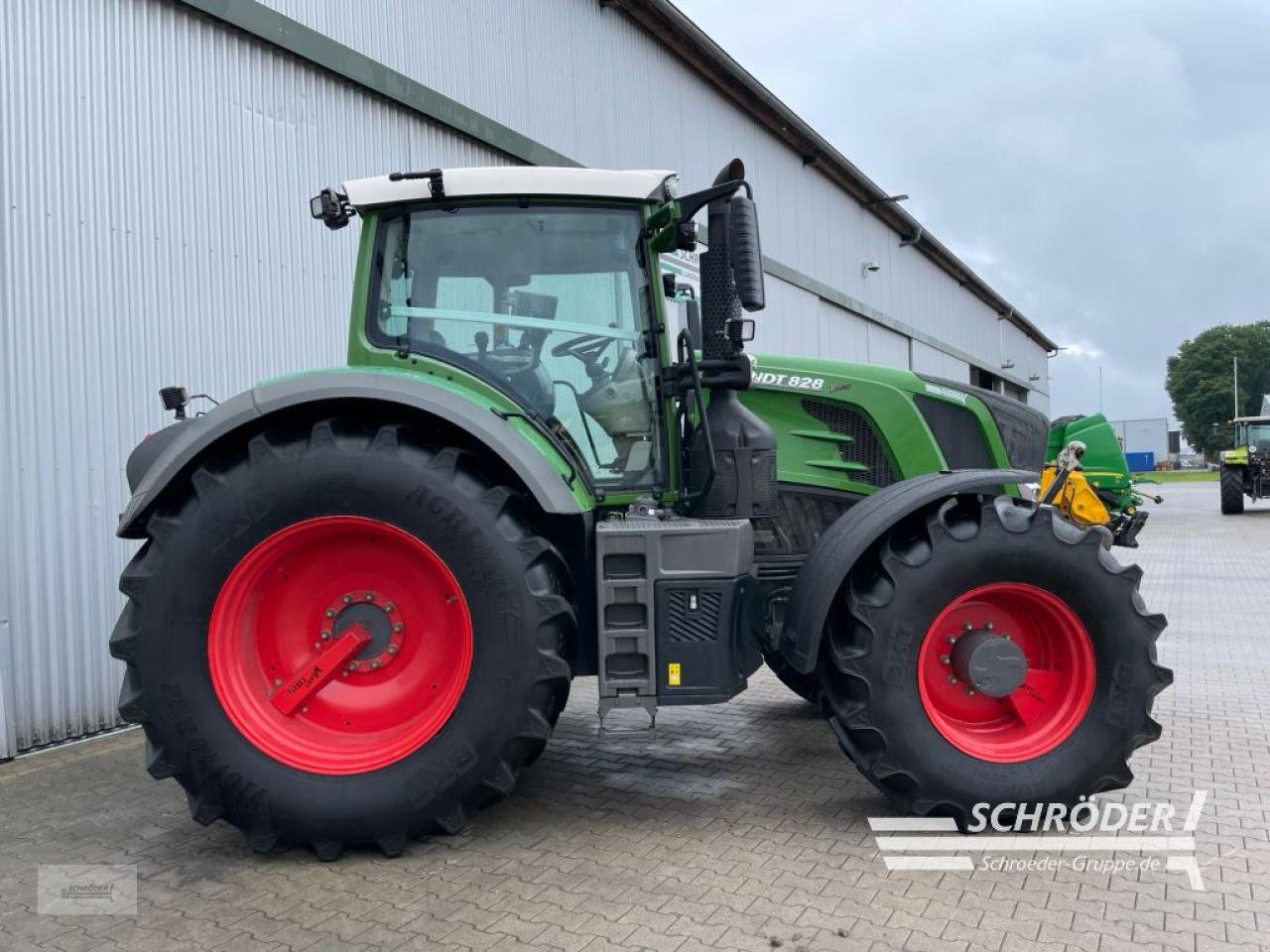 Traktor типа Fendt 828 VARIO S4 PROFI PLUS, Gebrauchtmaschine в Wildeshausen (Фотография 2)
