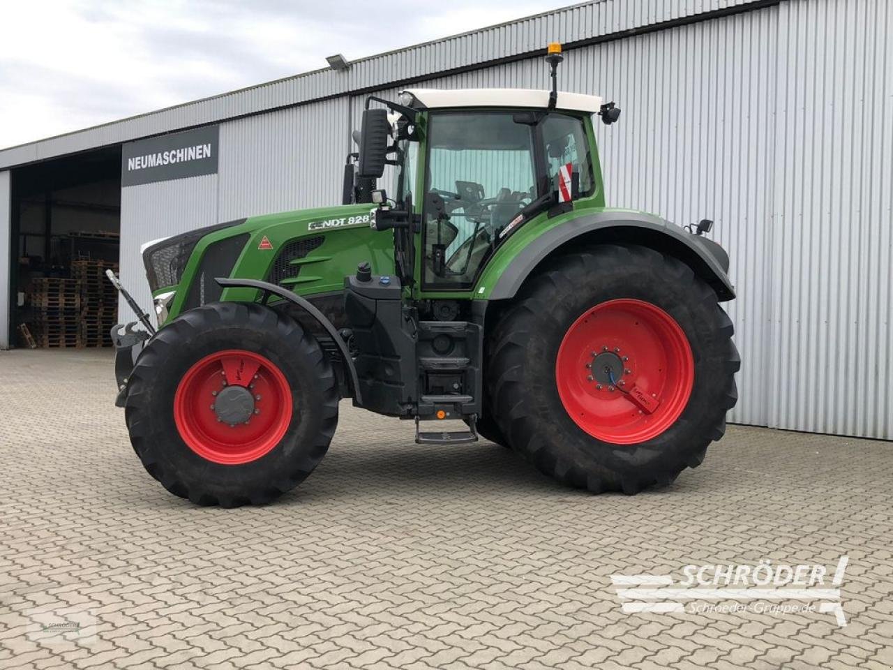 Traktor typu Fendt 828 VARIO S4 PROFI PLUS, Gebrauchtmaschine v Ahlerstedt (Obrázek 2)