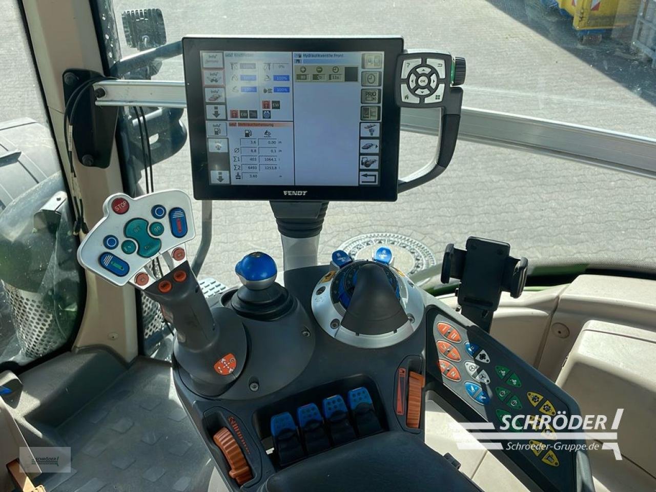 Traktor типа Fendt 828 VARIO S4 PROFI PLUS, Gebrauchtmaschine в Westerstede (Фотография 9)