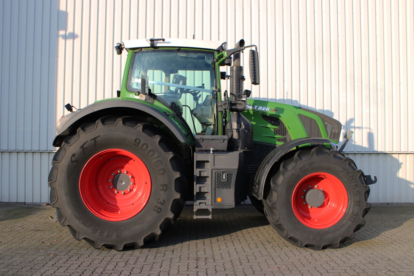Traktor des Typs Fendt 828 Vario S4 ProfiPlus, Gebrauchtmaschine in Holle- Grasdorf (Bild 2)