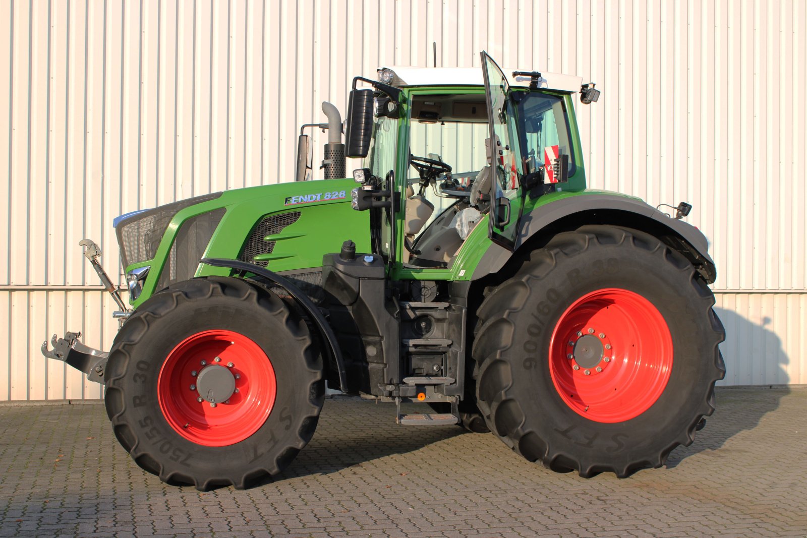 Traktor des Typs Fendt 828 Vario S4 ProfiPlus, Gebrauchtmaschine in Holle- Grasdorf (Bild 1)