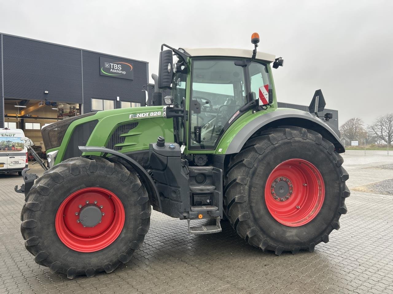 Traktor of the type Fendt 828 VARIO S4, Gebrauchtmaschine in Randers SV (Picture 1)