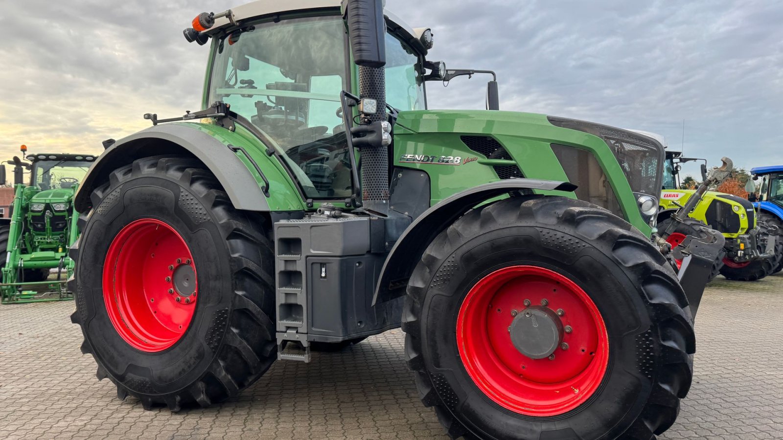 Traktor типа Fendt 828 Vario SCR Profi Plus  MED NÆSTEN NYE DÆK!, Gebrauchtmaschine в Nørager (Фотография 9)