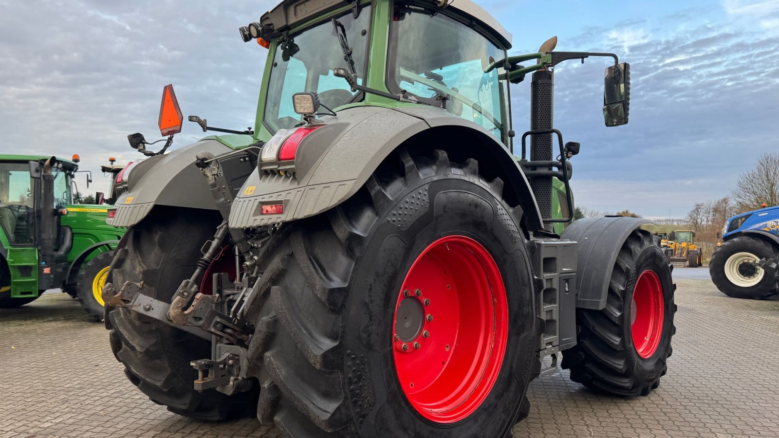 Traktor типа Fendt 828 Vario SCR Profi Plus  MED NÆSTEN NYE DÆK!, Gebrauchtmaschine в Nørager (Фотография 13)