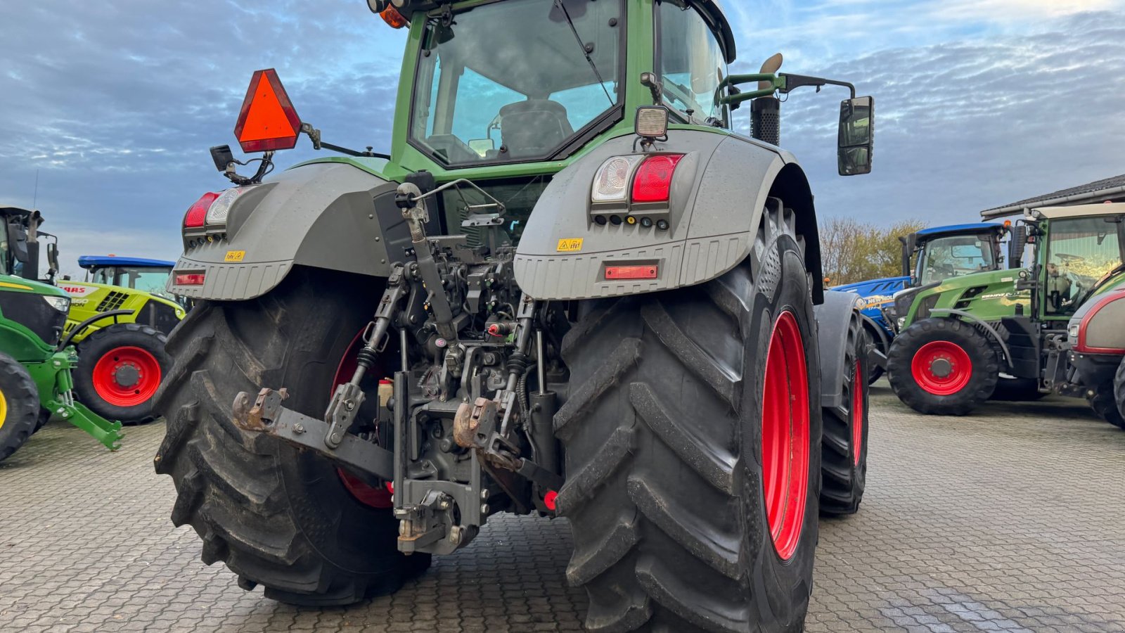 Traktor типа Fendt 828 Vario SCR Profi Plus  MED NÆSTEN NYE DÆK!, Gebrauchtmaschine в Nørager (Фотография 14)