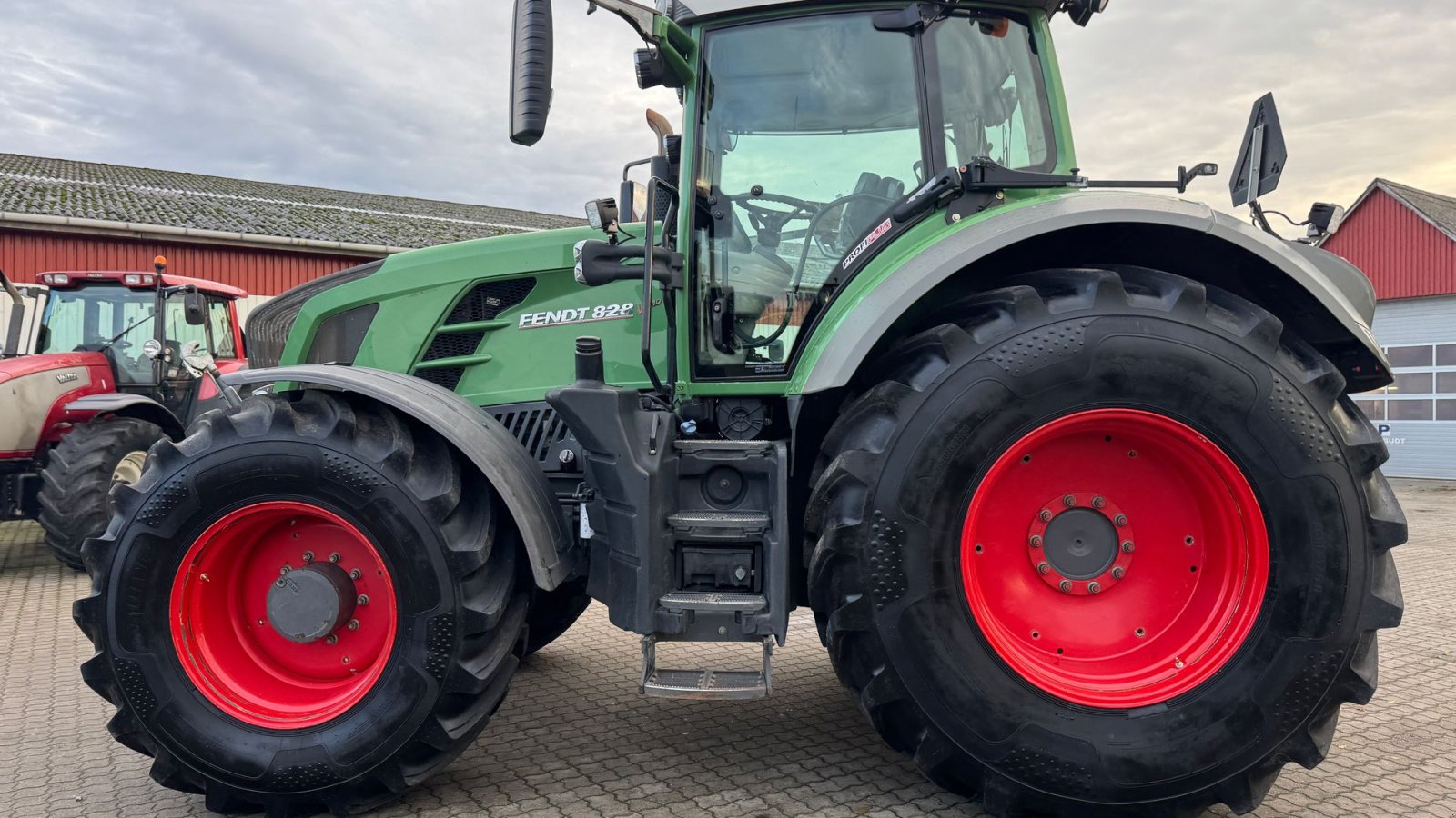 Traktor типа Fendt 828 Vario SCR Profi Plus  MED NÆSTEN NYE DÆK!, Gebrauchtmaschine в Nørager (Фотография 4)