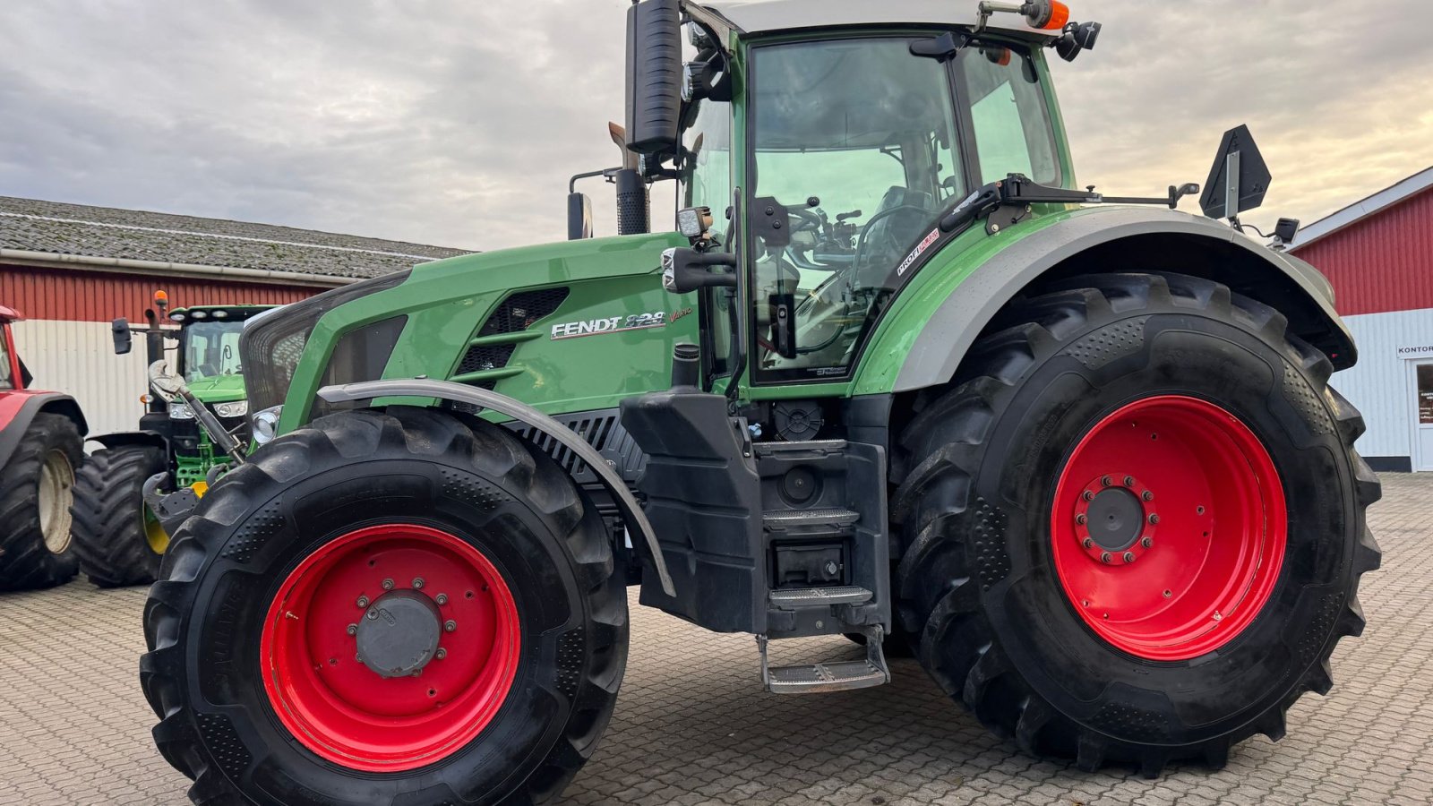 Traktor типа Fendt 828 Vario SCR Profi Plus  MED NÆSTEN NYE DÆK!, Gebrauchtmaschine в Nørager (Фотография 3)