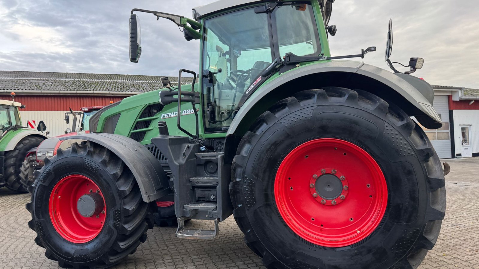 Traktor типа Fendt 828 Vario SCR Profi Plus  MED NÆSTEN NYE DÆK!, Gebrauchtmaschine в Nørager (Фотография 5)