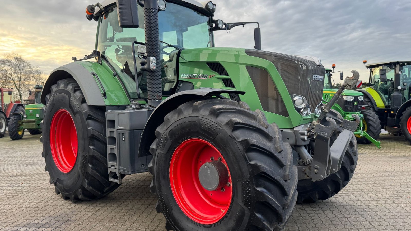 Traktor типа Fendt 828 Vario SCR Profi Plus  MED NÆSTEN NYE DÆK!, Gebrauchtmaschine в Nørager (Фотография 8)
