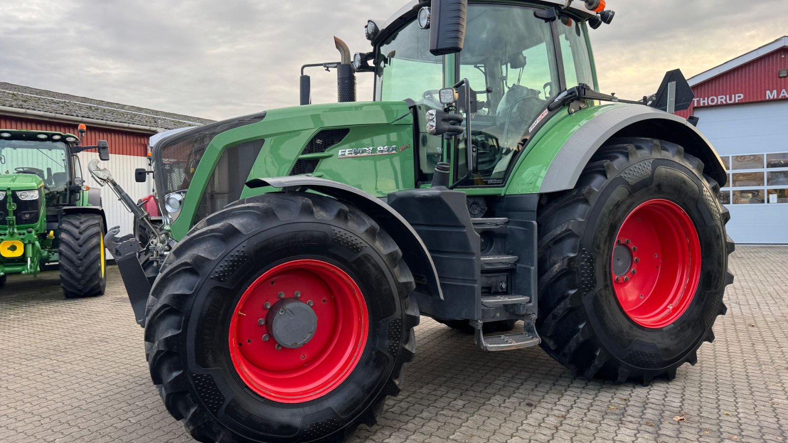 Traktor типа Fendt 828 Vario SCR Profi Plus  MED NÆSTEN NYE DÆK!, Gebrauchtmaschine в Nørager (Фотография 2)