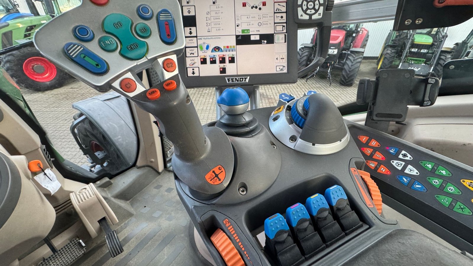 Traktor типа Fendt 828 Vario SCR Profi Plus  MED NÆSTEN NYE DÆK!, Gebrauchtmaschine в Nørager (Фотография 19)