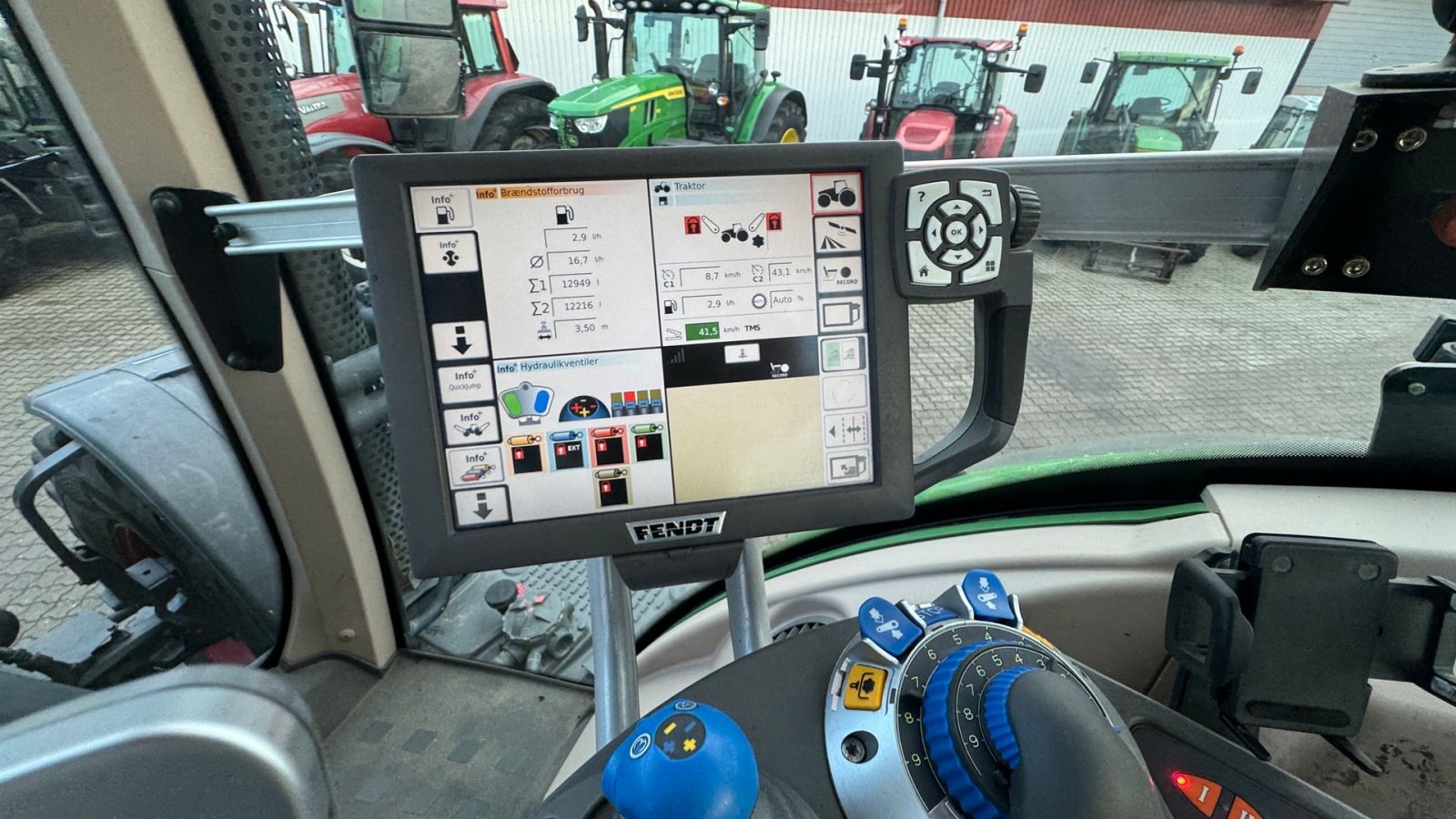Traktor типа Fendt 828 Vario SCR Profi Plus  MED NÆSTEN NYE DÆK!, Gebrauchtmaschine в Nørager (Фотография 20)
