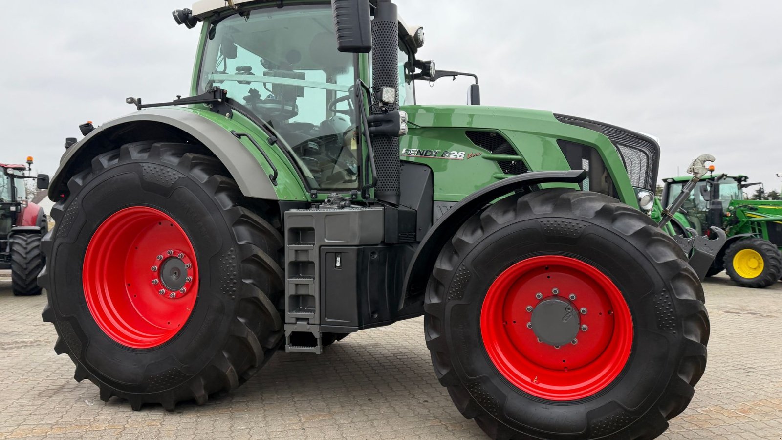 Traktor van het type Fendt 828 Vario SCR Profi Plus  MED NÆSTEN NYE DÆK!, Gebrauchtmaschine in Nørager (Foto 10)