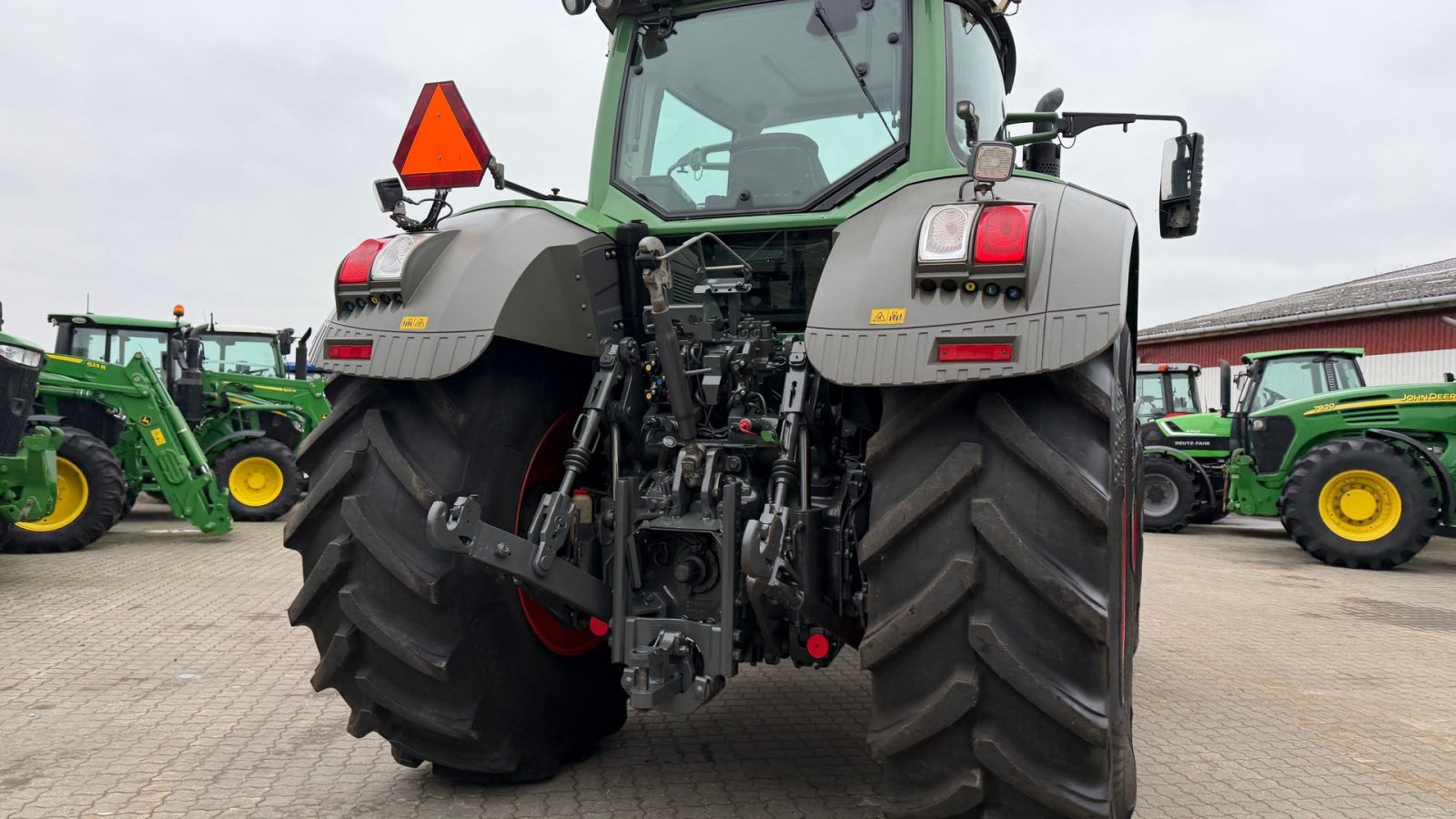 Traktor van het type Fendt 828 Vario SCR Profi Plus  MED NÆSTEN NYE DÆK!, Gebrauchtmaschine in Nørager (Foto 15)
