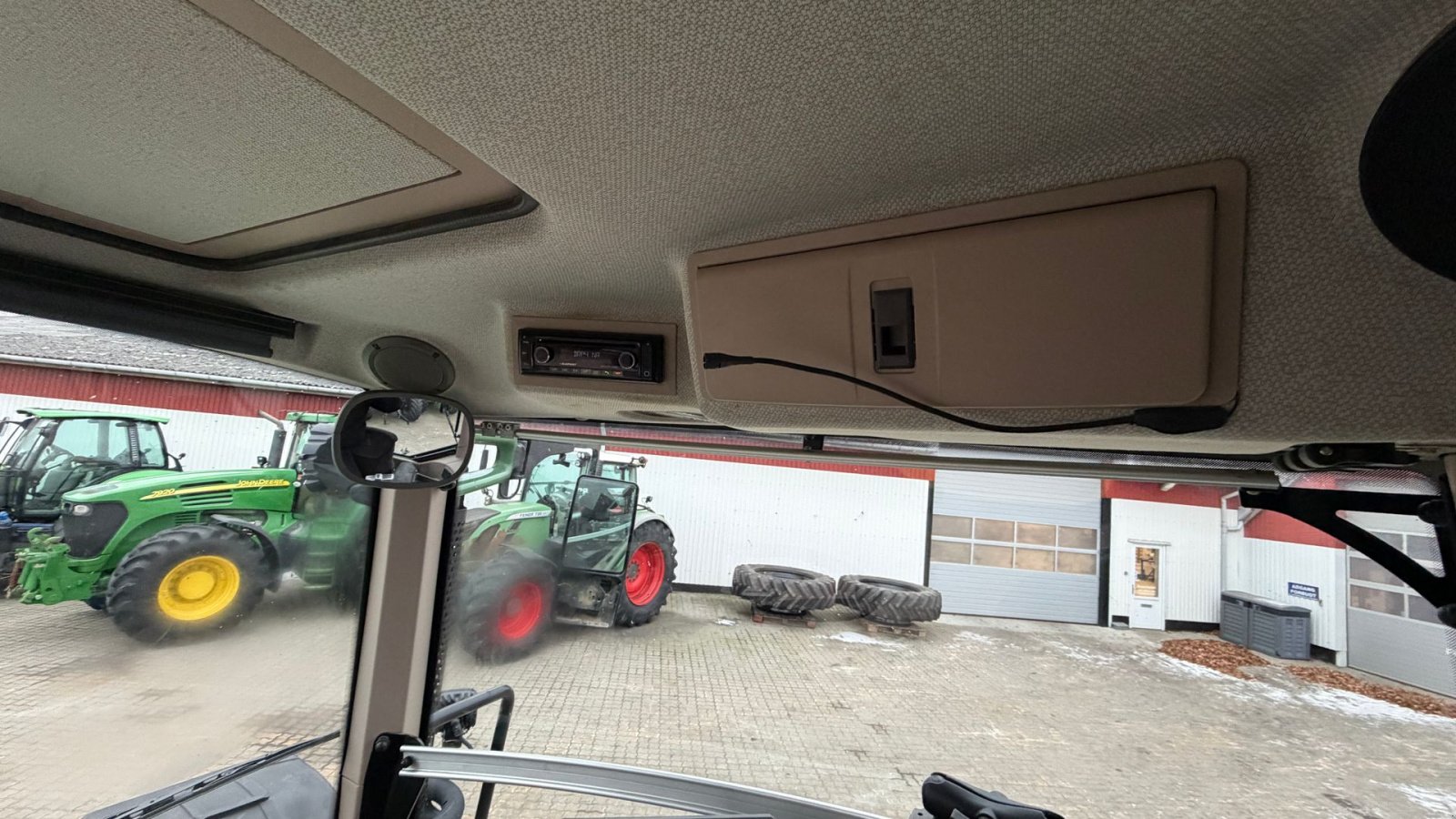 Traktor van het type Fendt 828 Vario SCR Profi Plus  MED NÆSTEN NYE DÆK!, Gebrauchtmaschine in Nørager (Foto 25)