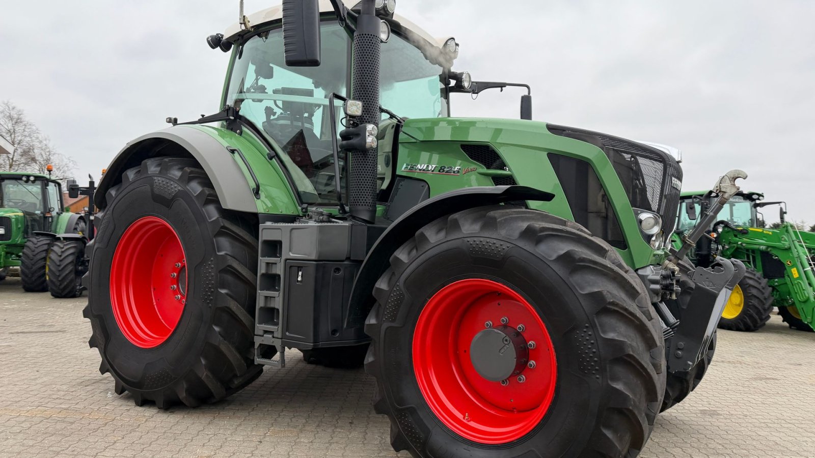 Traktor van het type Fendt 828 Vario SCR Profi Plus  MED NÆSTEN NYE DÆK!, Gebrauchtmaschine in Nørager (Foto 9)
