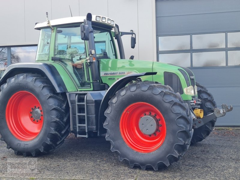 Traktor tipa Fendt 920 Vario RüFa + FZ, Gebrauchtmaschine u Crombach/St.Vith