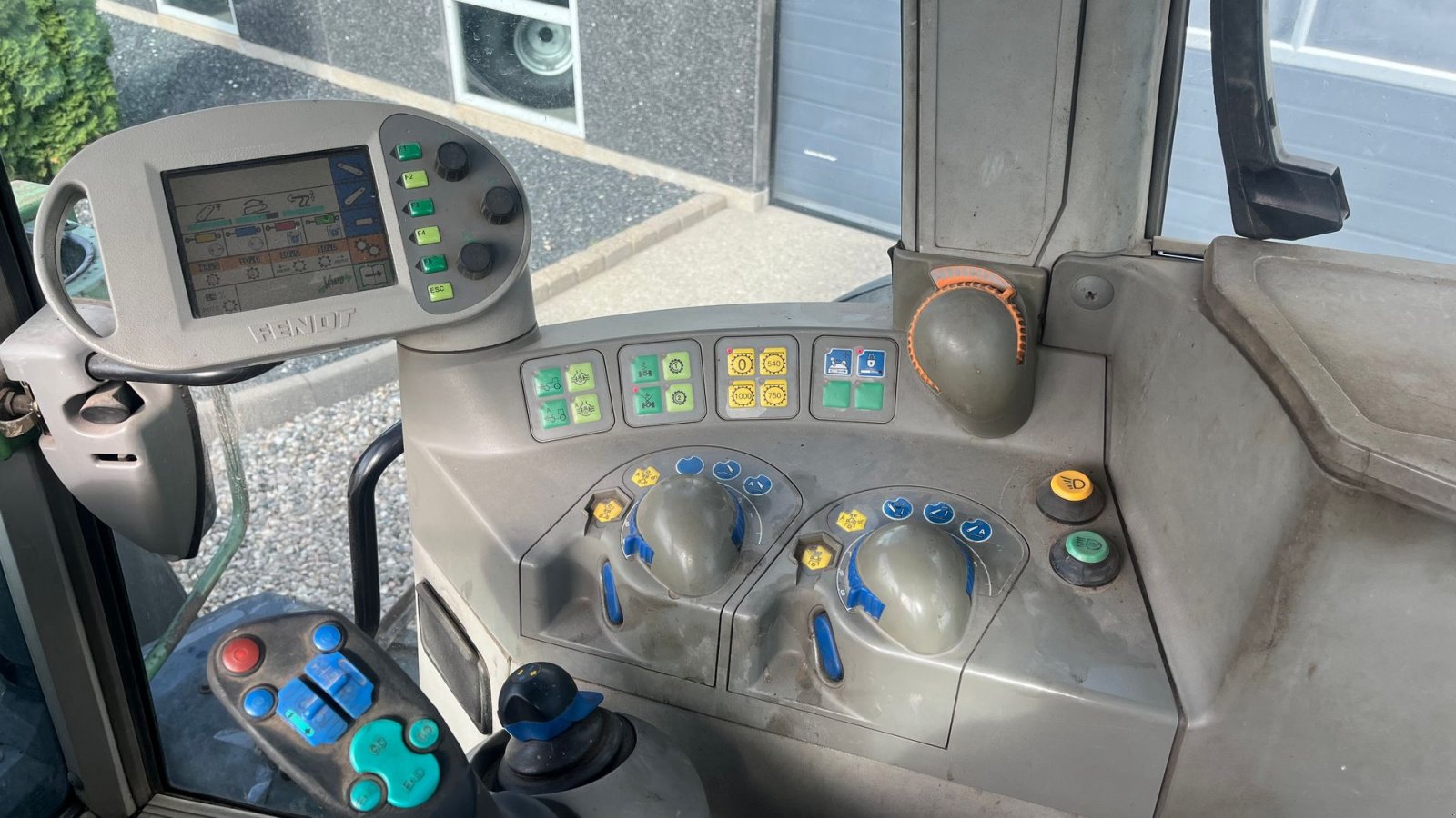 Traktor Türe ait Fendt 926 Favorit Vario Med frontlift, Gebrauchtmaschine içinde Lintrup (resim 8)