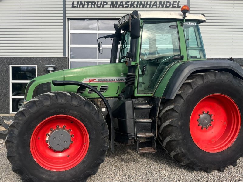 Traktor van het type Fendt 926 Favorit Vario Med frontlift, Gebrauchtmaschine in Lintrup (Foto 1)