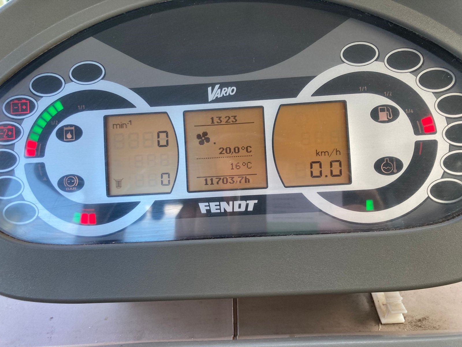 Traktor des Typs Fendt 927 COM3, Gebrauchtmaschine in Gnutz (Bild 10)