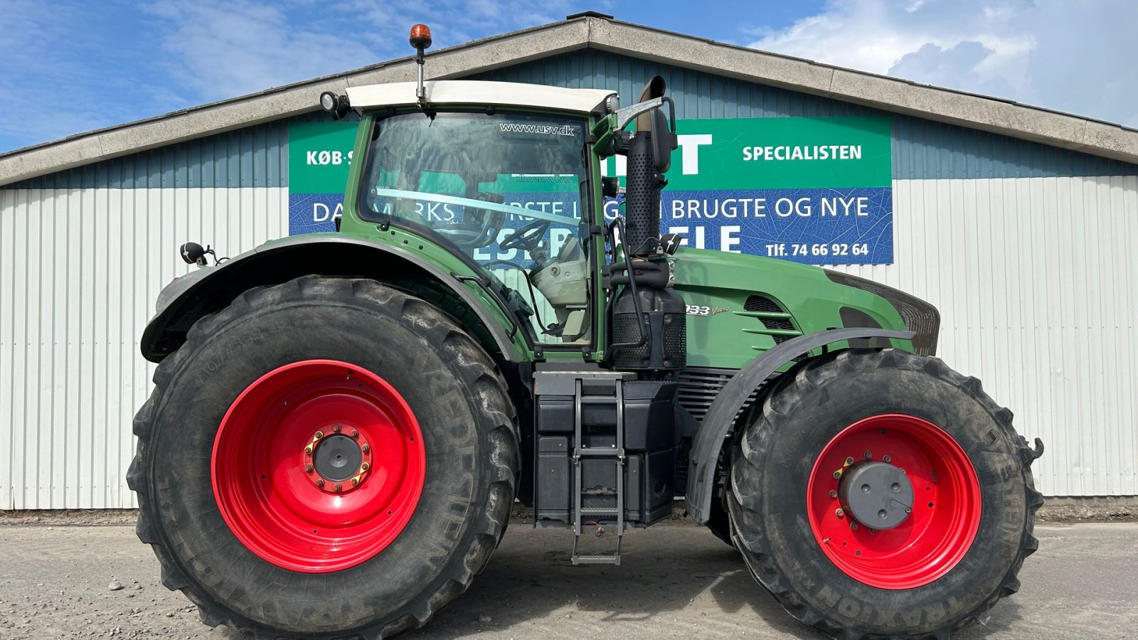 Traktor of the type Fendt 933 Vario Profi SCR, Gebrauchtmaschine in Rødekro (Picture 4)