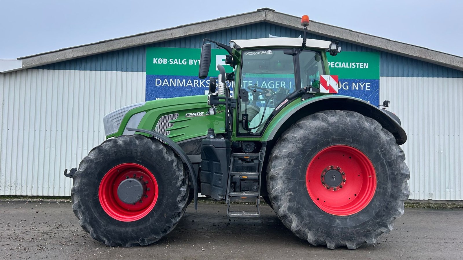 Traktor of the type Fendt 939 Vario S4 Profi Plus, Gebrauchtmaschine in Rødekro (Picture 4)