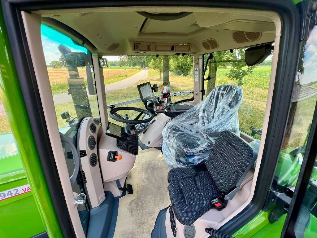 Traktor of the type Fendt 942 Gen7 Profi+ S2, Neumaschine in Nijkerkerveen (Picture 8)