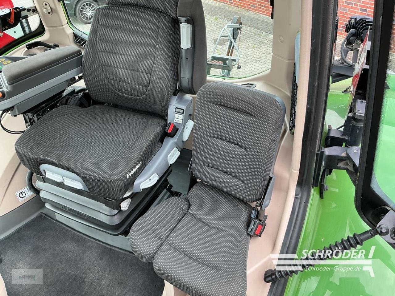 Traktor of the type Fendt 942 VARIO GEN6 PROFI PLUS, Gebrauchtmaschine in Friedland (Picture 24)