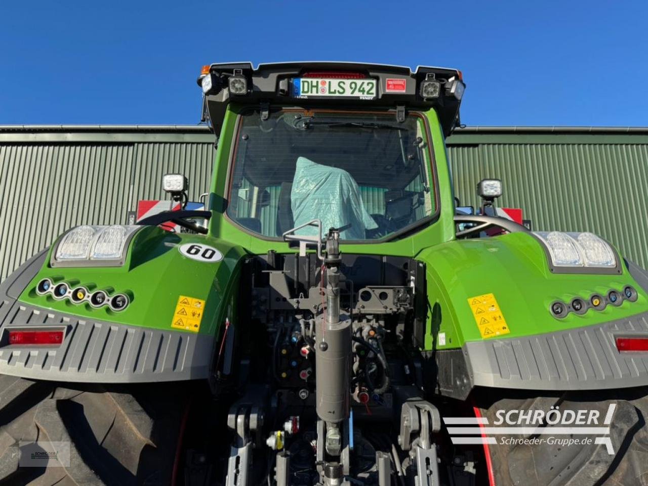 Traktor of the type Fendt 942 VARIO GEN7 PROFI PLUS, Neumaschine in Twistringen (Picture 8)