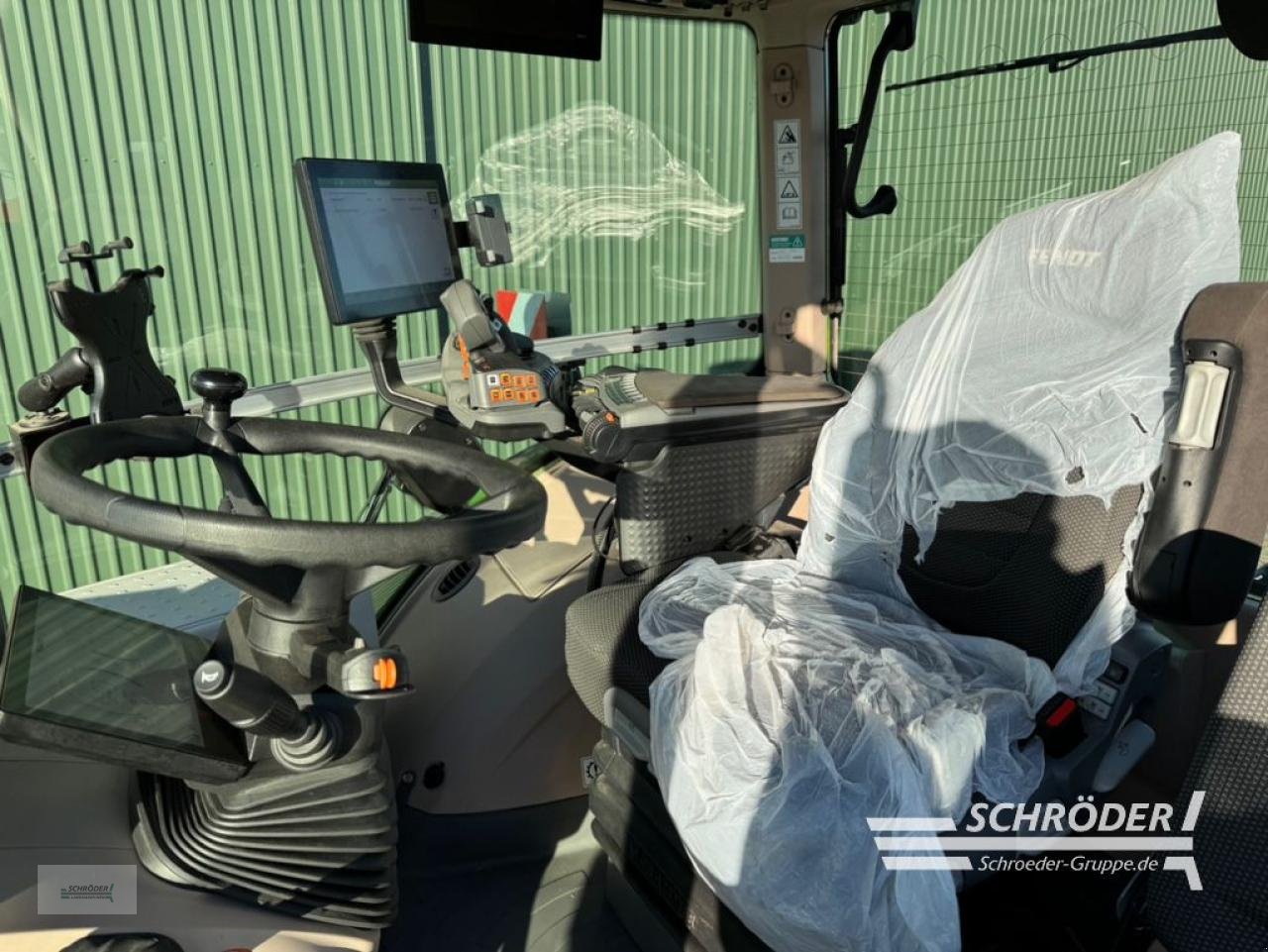 Traktor of the type Fendt 942 VARIO GEN7 PROFI PLUS, Neumaschine in Twistringen (Picture 19)