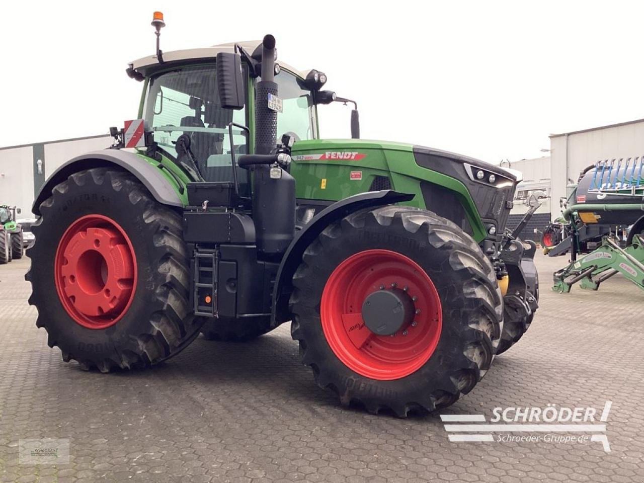 Traktor of the type Fendt 942 VARIO GEN7 PROFI PLUS, Neumaschine in Norden (Picture 1)