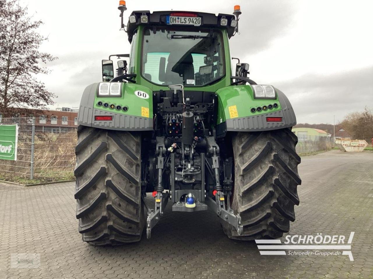Traktor of the type Fendt 942 VARIO GEN7 PROFI PLUS, Neumaschine in Norden (Picture 9)
