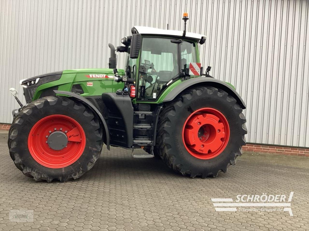 Traktor of the type Fendt 942 VARIO GEN7 PROFI PLUS, Neumaschine in Norden (Picture 13)