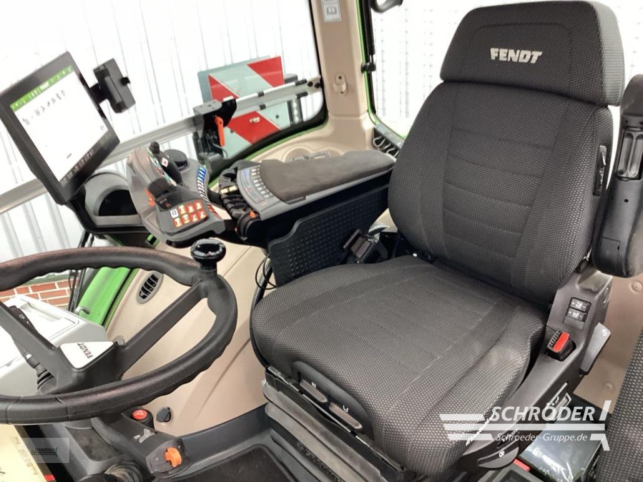 Traktor of the type Fendt 942 VARIO GEN7 PROFI PLUS, Neumaschine in Norden (Picture 16)