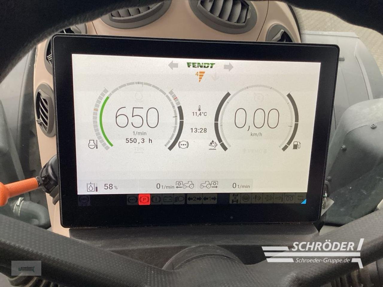 Traktor of the type Fendt 942 VARIO GEN7 PROFI PLUS, Neumaschine in Norden (Picture 18)
