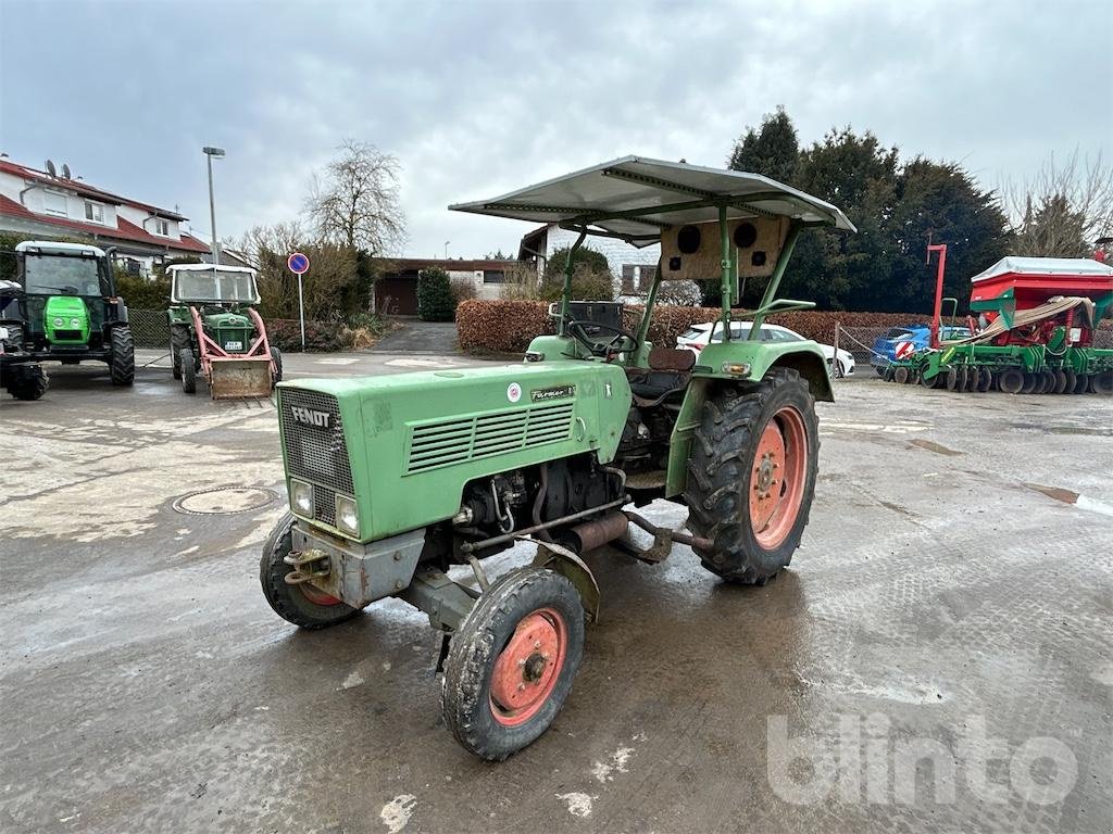 Traktor от тип Fendt Farmer 2 S, Gebrauchtmaschine в Düsseldorf (Снимка 1)